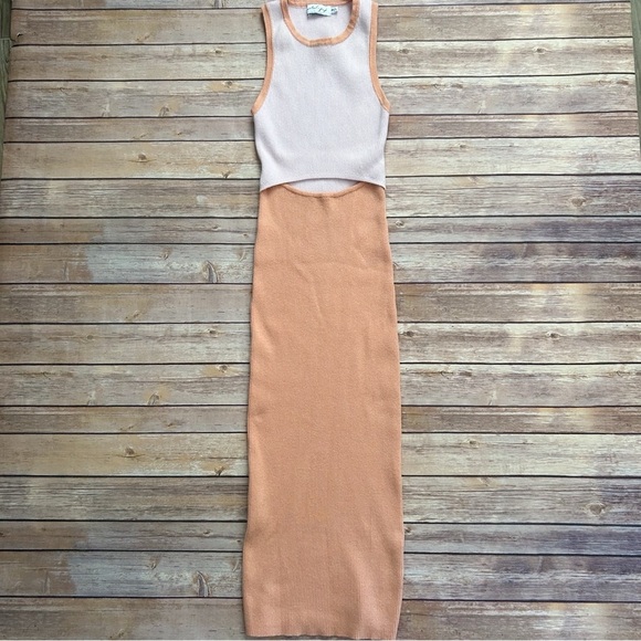 Petal & Pup Sofi Dress - Splice - | Size M/L - Picture 6 of 15